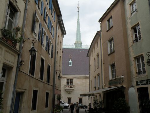 Rue Saint-Michel en direction du Palais Ducal